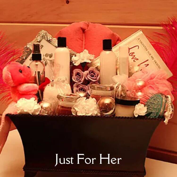 Elevate Your Stay: Custom Gift Baskets & Balloons in East TN