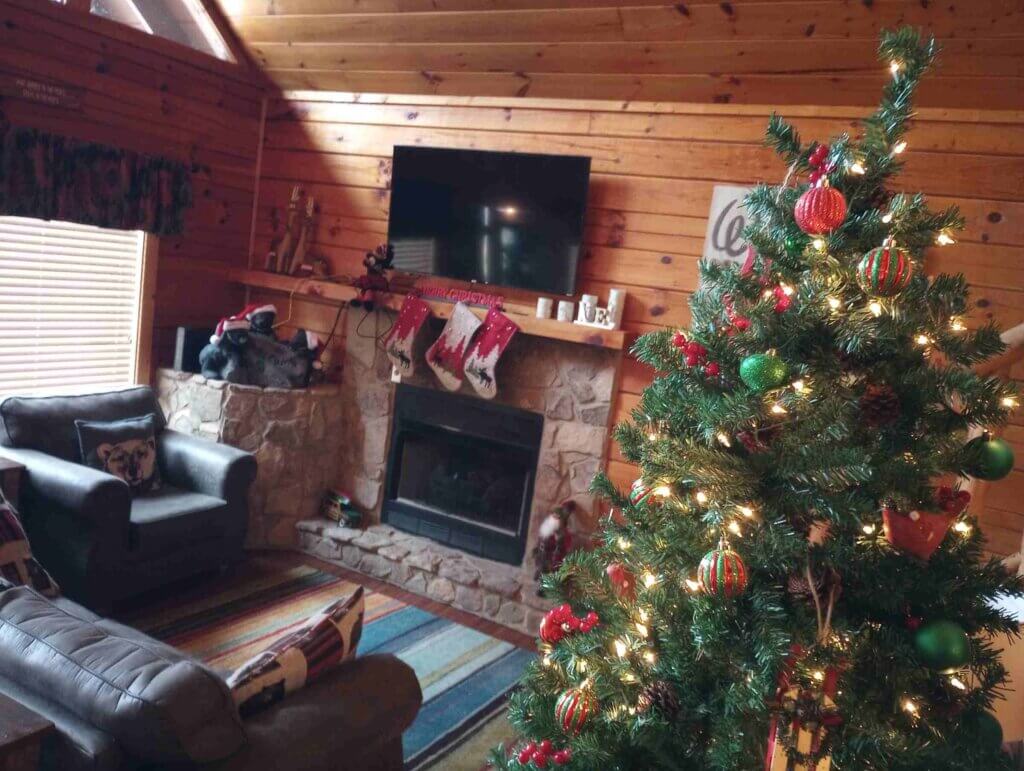 Simple Christmas tree in gold and red with fireplace and stockings